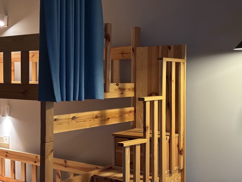 Łóżko piętrowe ze schodami MAGNUM z LITEGO DREWNA