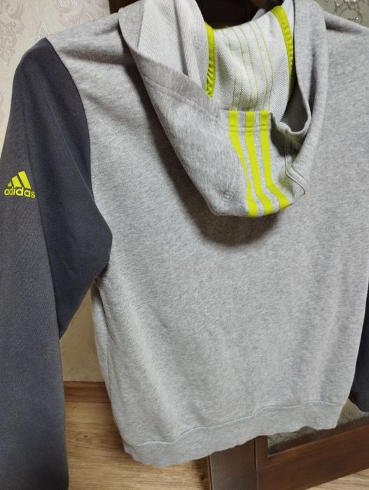 Кофта adidas оригінал в дуже хорошому стані