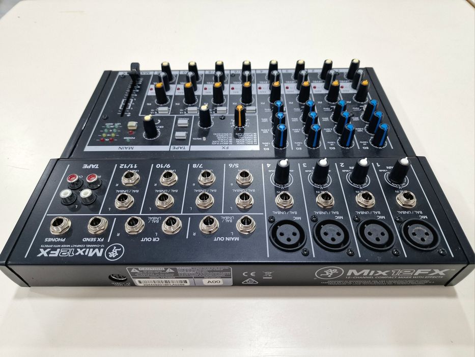 Mesa de Mistura MACKIE Mix12FX (como nova)