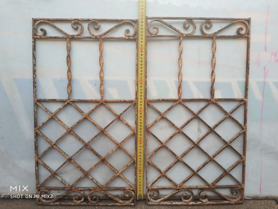Grades antigas de portal ferro