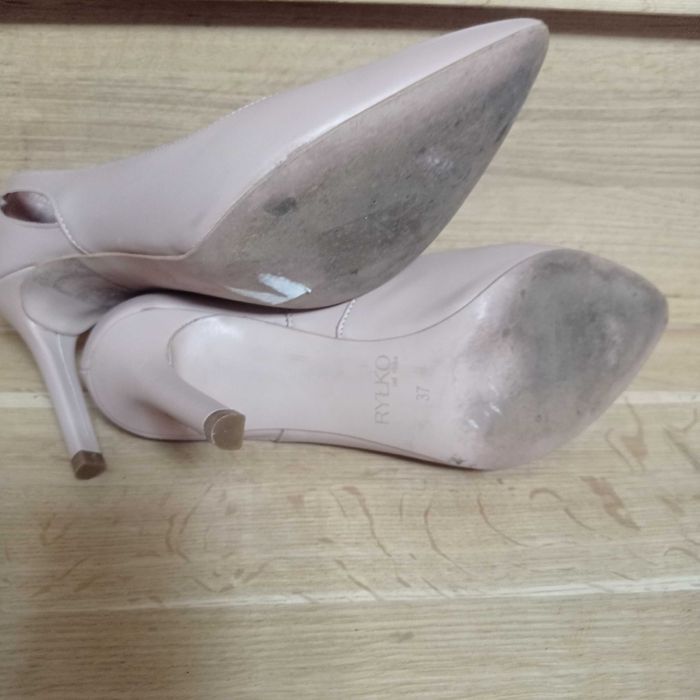 Szpilki Ryłko 37 beżowe