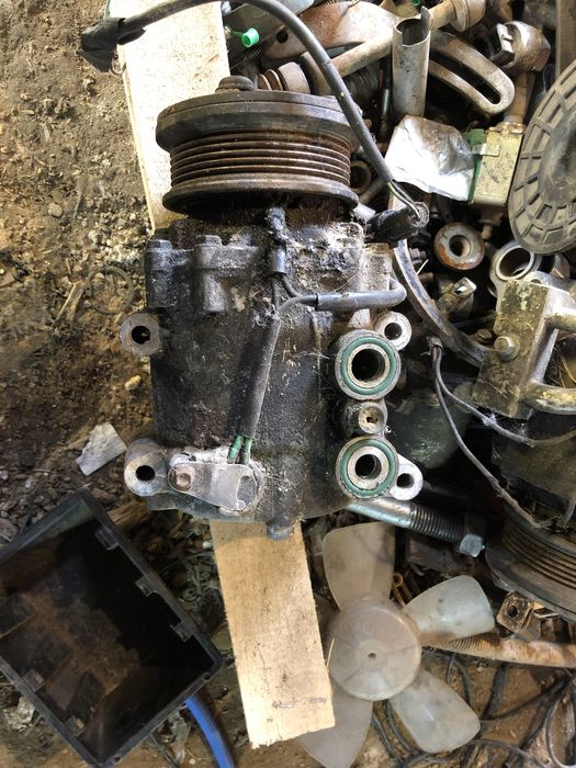 Продам 2 два одинакові компресора кондиціонерів форд мондео 2004 р 2.0