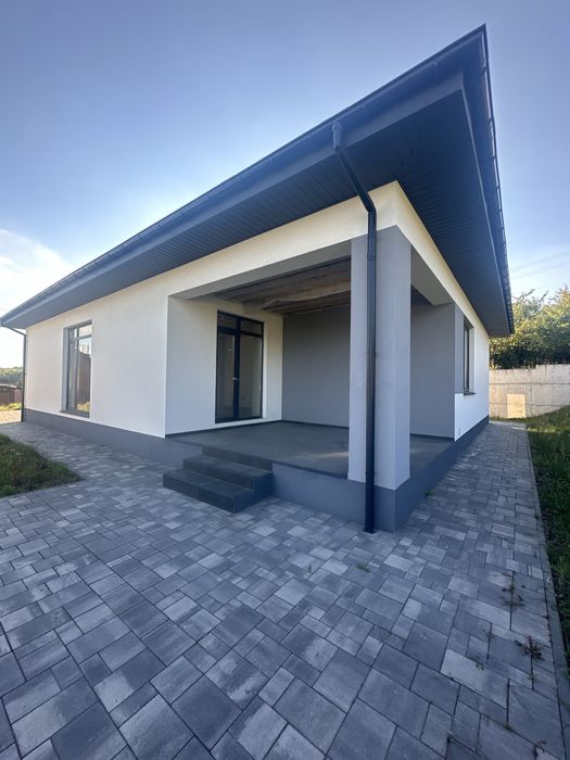 Продам будинок -американку . Газ , гараж , 8 соток двлянка