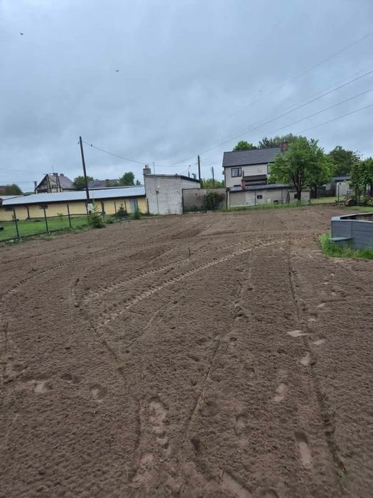 Usługa glebogryzarką separacyjną zakładanie trawników trawa z rolki