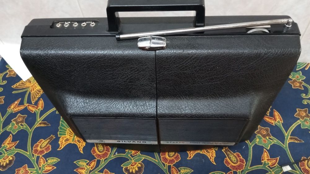 Radio e gira discos estereo