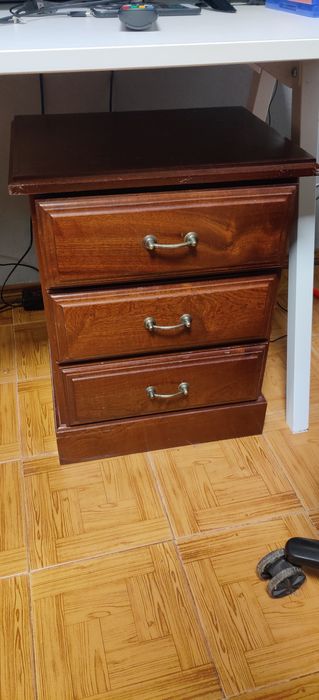 Cama de solteiro + mesas de cabeceira