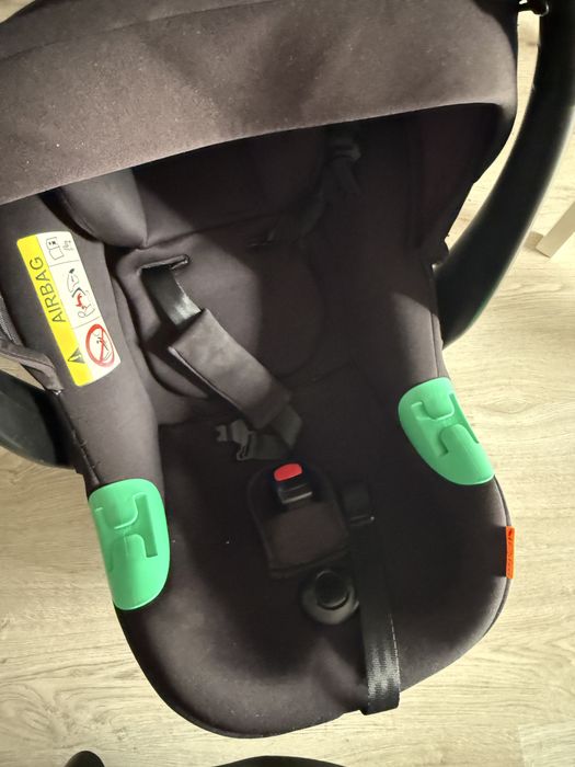 Ovinho chicco base isofix e redutor