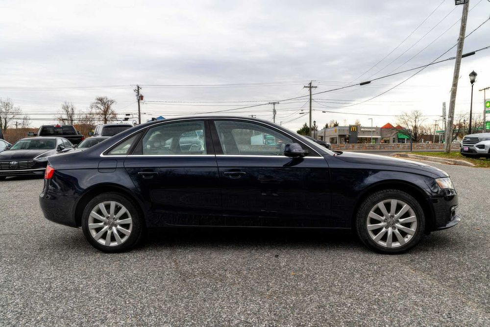 Audi A4 2.0T Premium Plus      2011