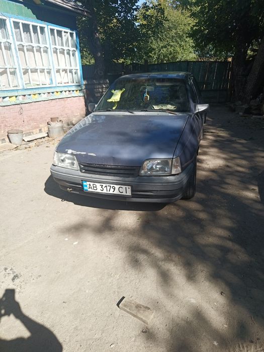 автомобіл Опель в хорошому стані