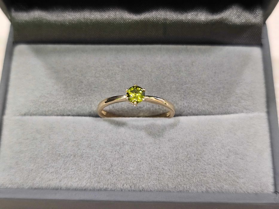 Nowy złoty pierścionek z oliwkowym oczkiem PR 585