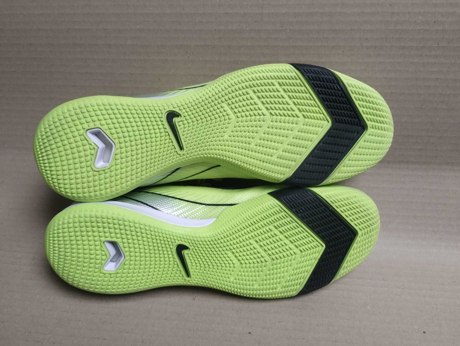 buty piłkarskie halówki nike 41/ 42,5