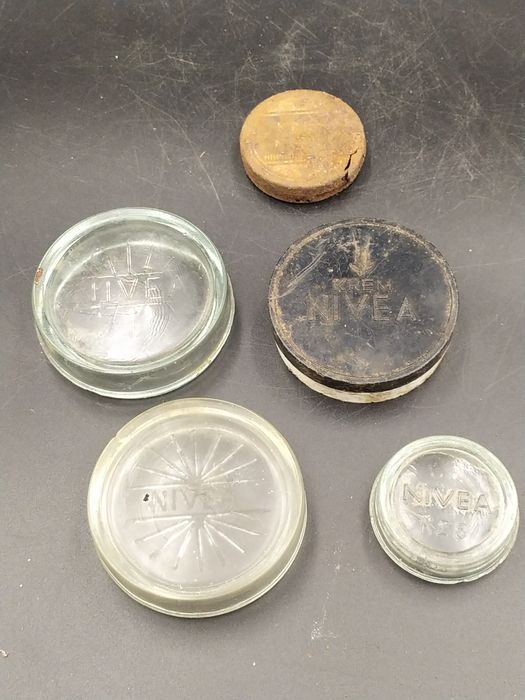 Zestaw opakowań po kosmetykach Nivea z PRL-u