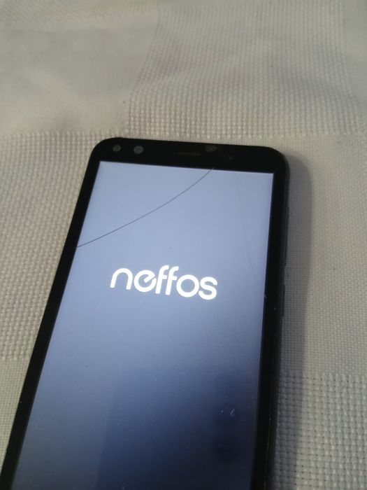 Telémovel Neffos tem Visor estalado