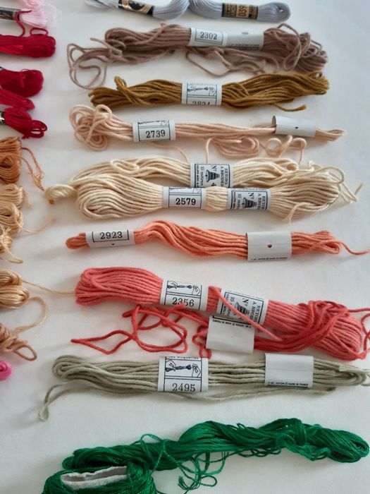 dezenas de Fios de bordar novos