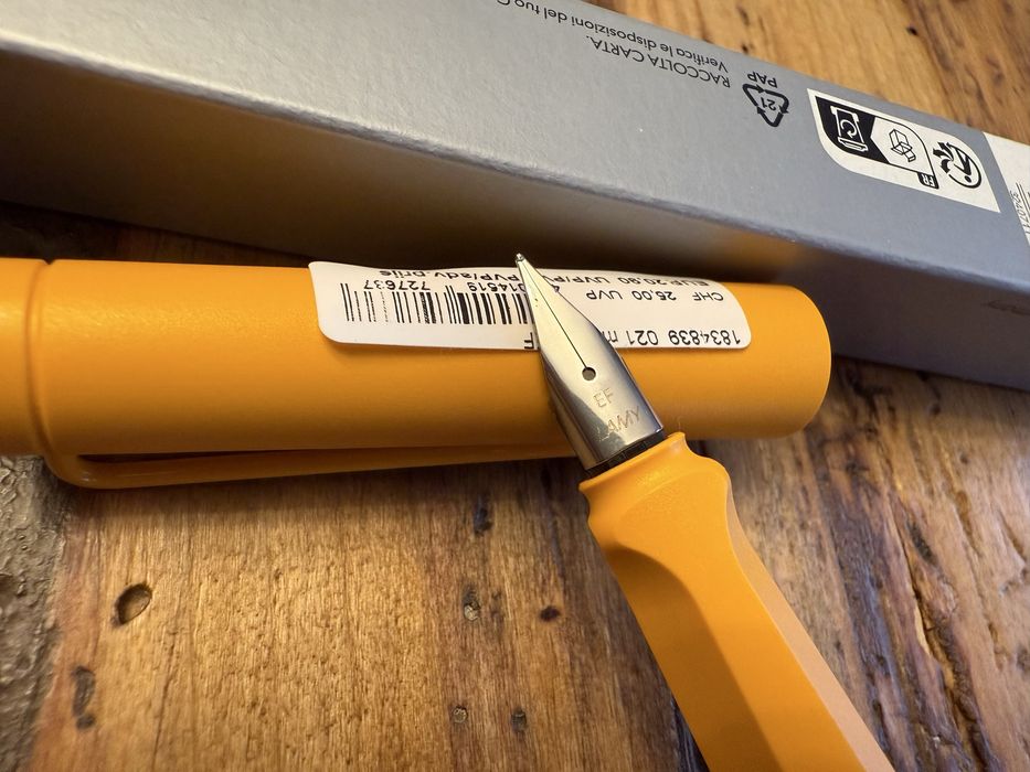 Nowe pióro wieczne Lamy Safari, stalówka EF, kolor mango