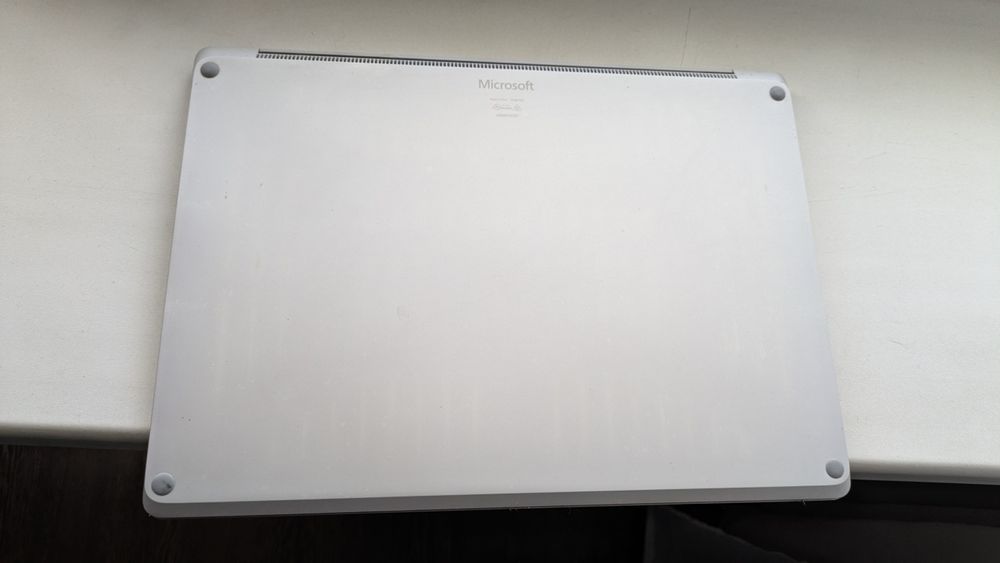Hoyтбук/Ультрабук Microsoft Surface Laptop 2 i5-8350u 8gb/128gb