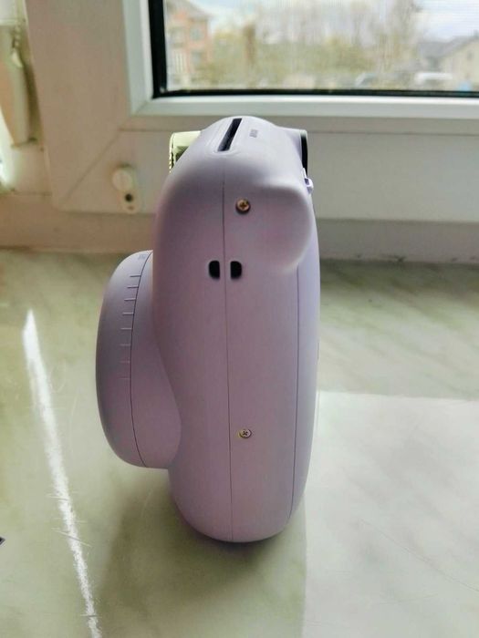 Фотоапарат instax