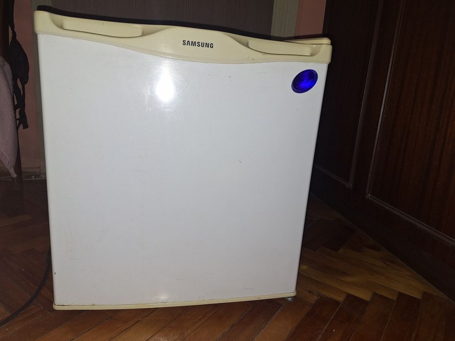 Барний холодильник Samsung
