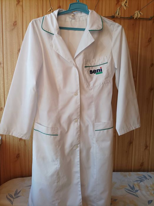 Продам халат медичний 48розмір в гарному стані зі щільної тканини