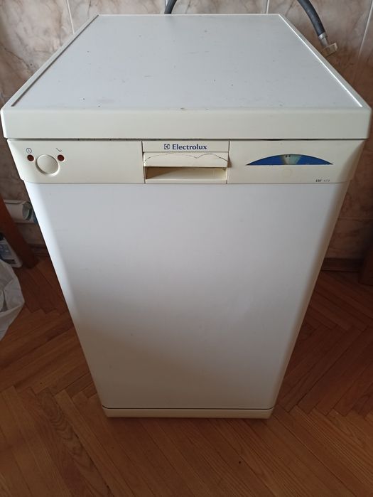 Посудомийна машина Electrolux