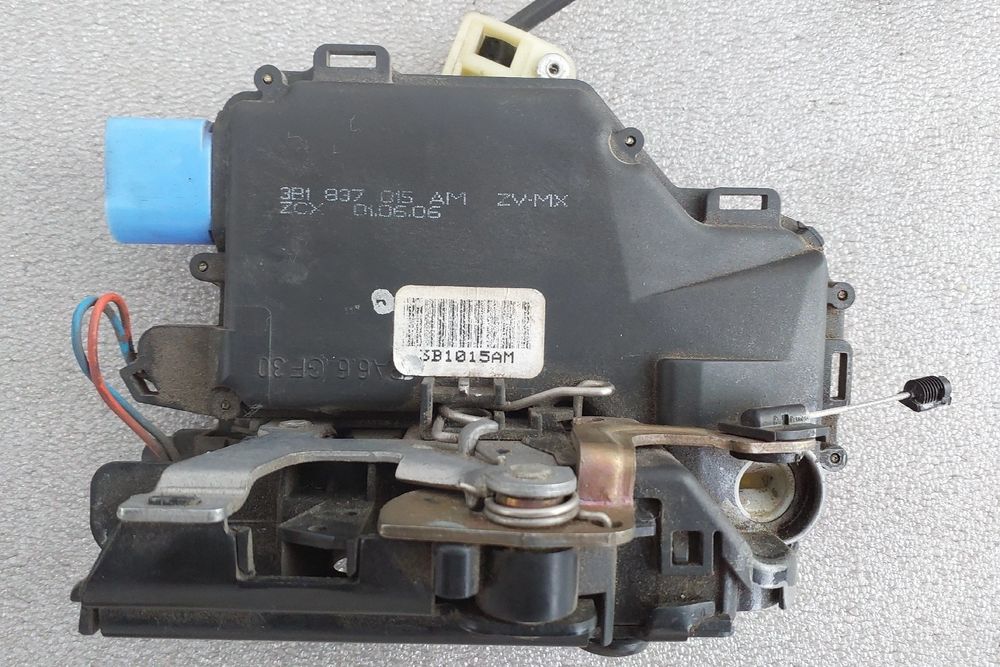 Fechadura / fecho porta frente esquerdo VOLKSWAGEN New Beetle Cabriole