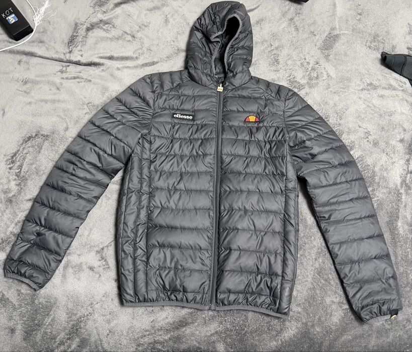 Куртка от ELLESSE как новая , одевал пару раз . S размер