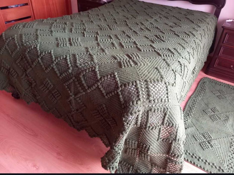 Conjunto de tapetes e colcha