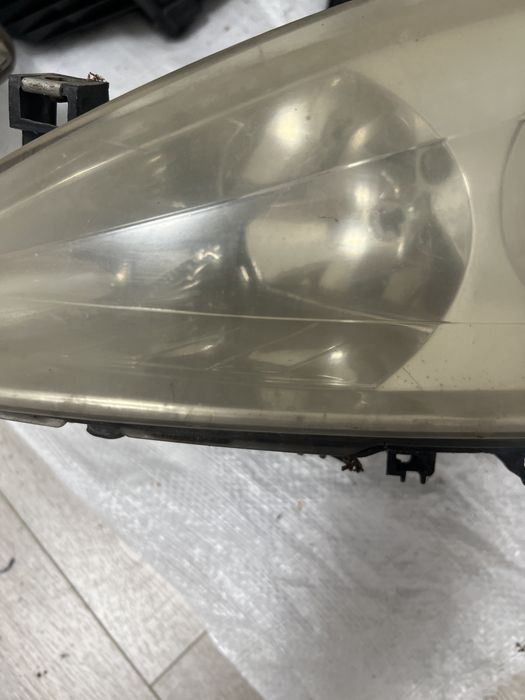 Передние фары Peugeot 307