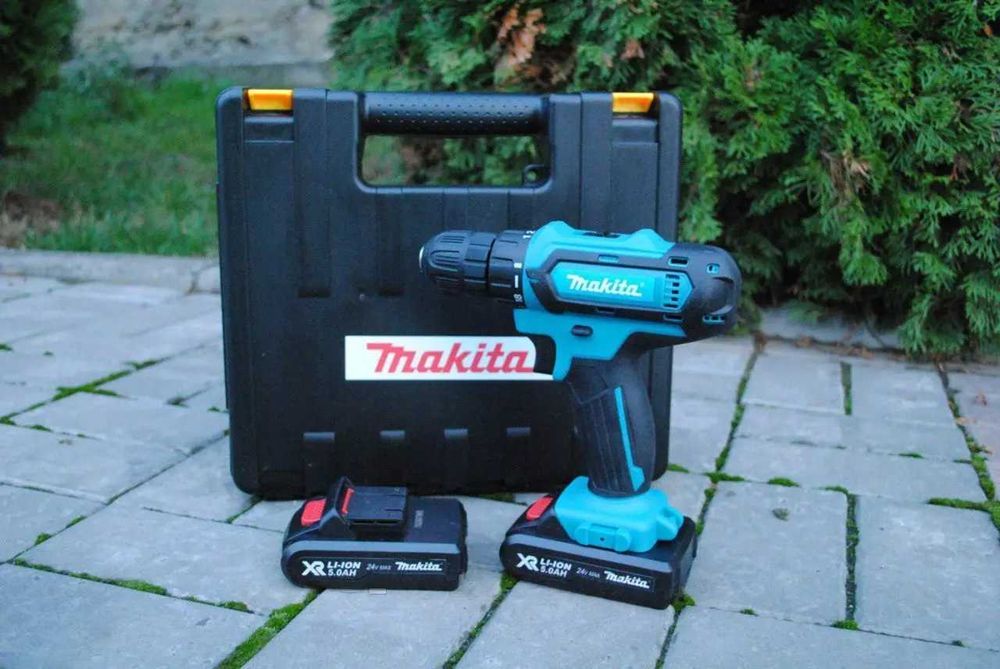 Шуруповерт Makita 550DWE FF305 (С набором сверл и бит)