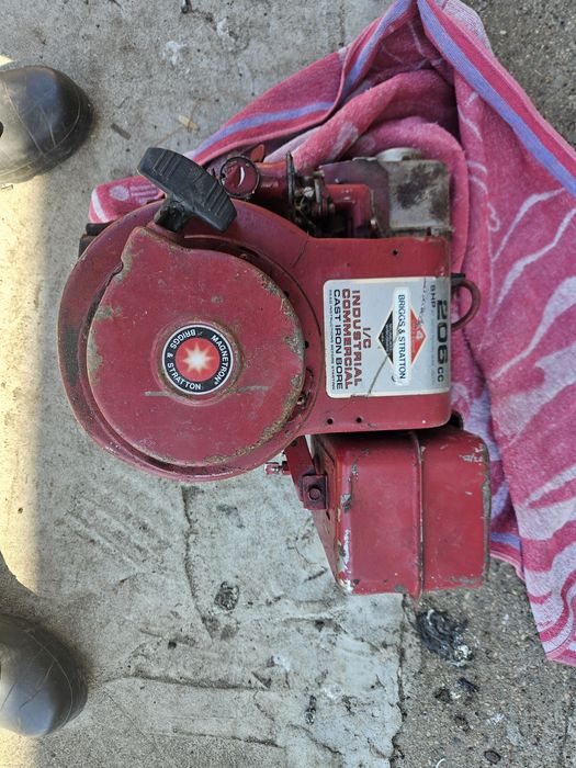 Silnik briggs & stratton 206cc 5HP stan nieznany obraca sie