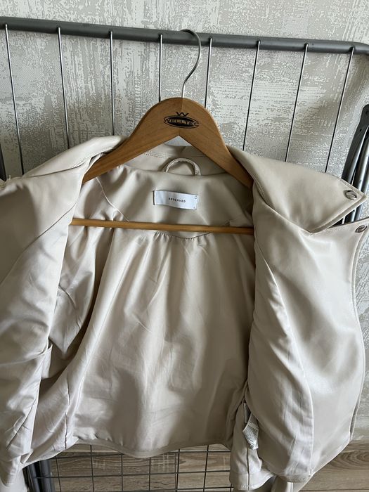 Косуха шкіряна,вдягала 2 рази,стан як новий,колір світло моло чний