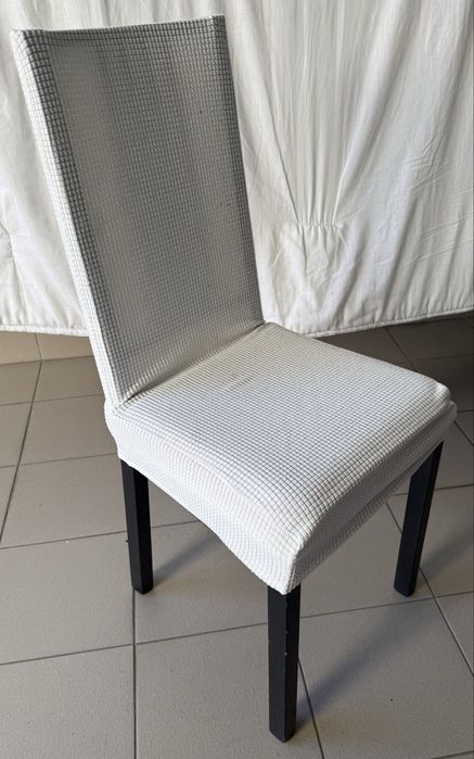 4 cadeiras e mesa de cozinha