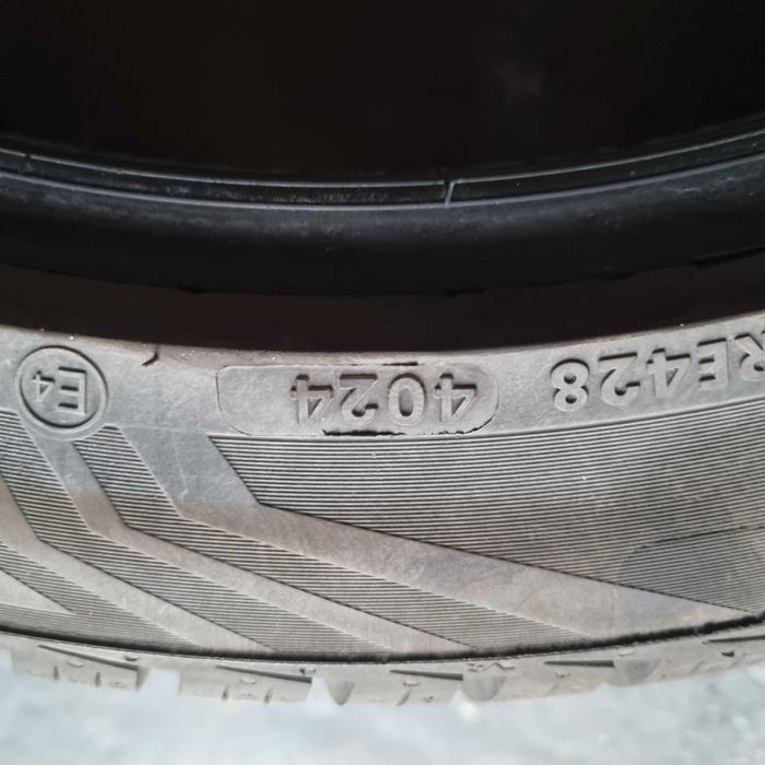 Opony wielosezonowe Vredestein Quatrac pro 235/40r18