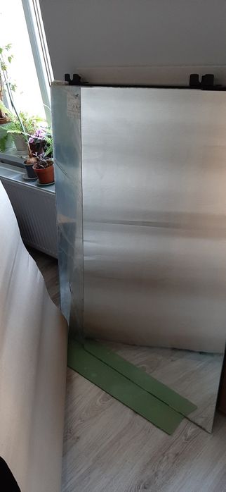 Dwa lustra szklane bezpieczne.