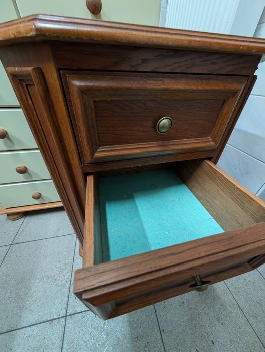 Mała komoda drewno