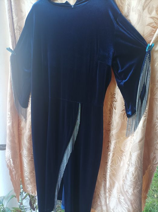 Продам нарядну  вечірню сукню.