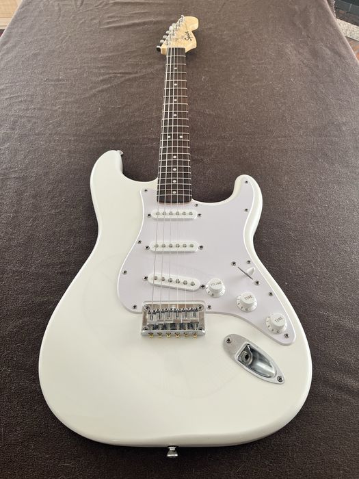 Guitarra Squier Stratocaster Sonic + Amp Fender Frontman 10G