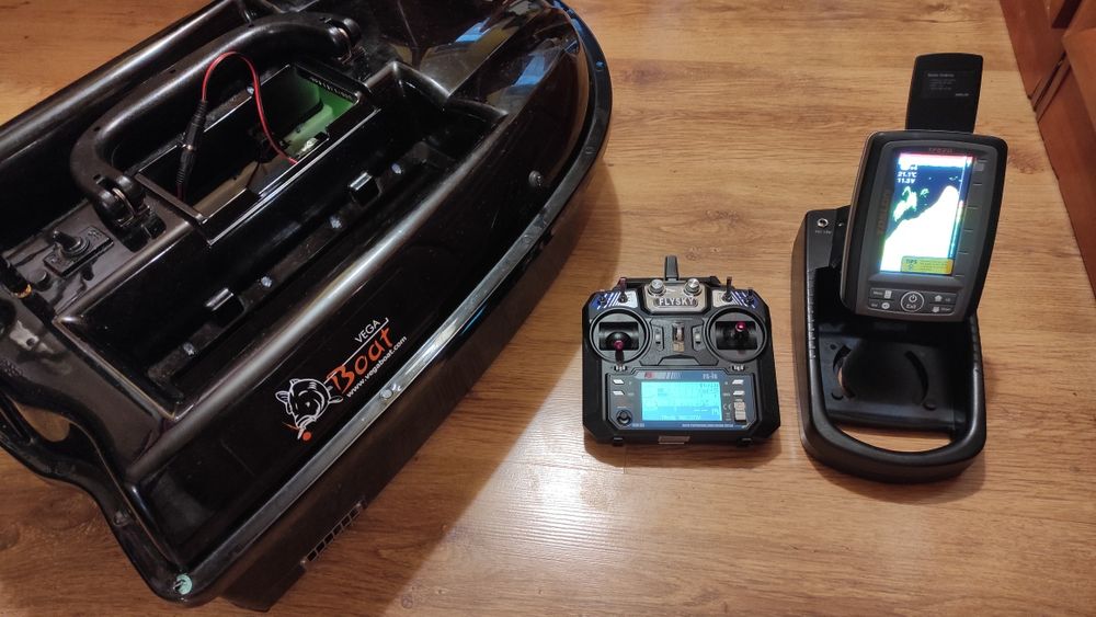 Montaż echosondy GPS autopilot Vega boat