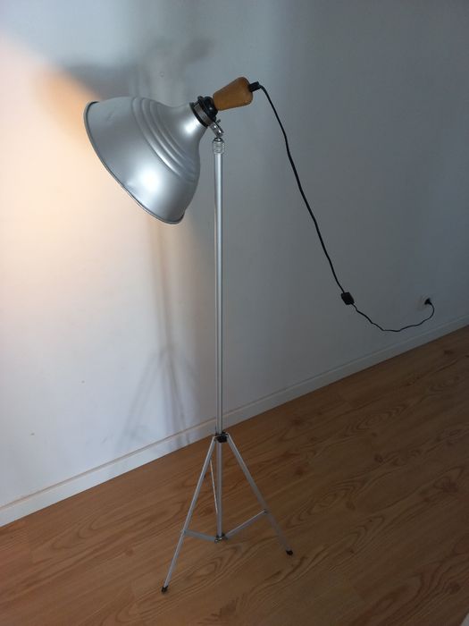 Tripod Lamp.