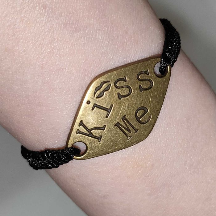 B119 Bransoletka Kiss Me makrama pleciona Handmade