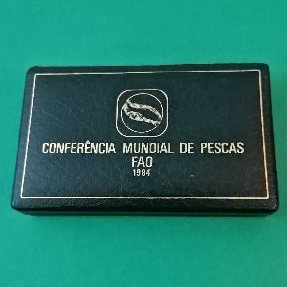 Estojo moedas Conferência Mundial de Pescas FAO - 1984