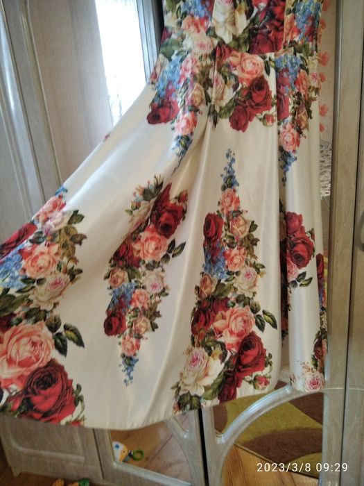 Святкове атласне плаття