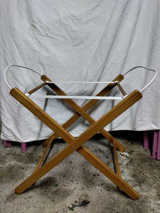 Suporte para alcofa de bebé