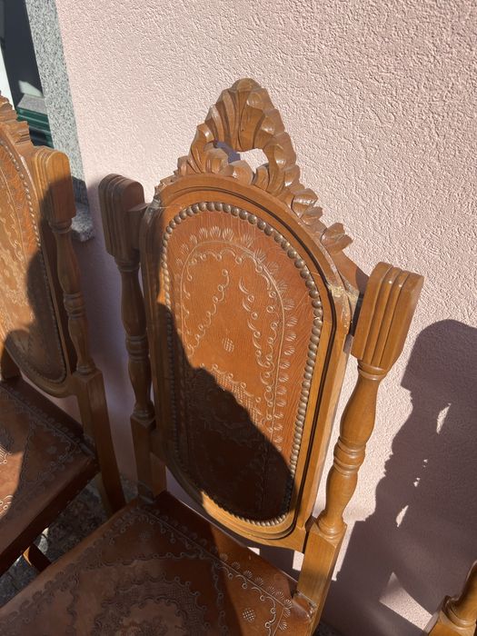 Cadeiras estilo antigo
