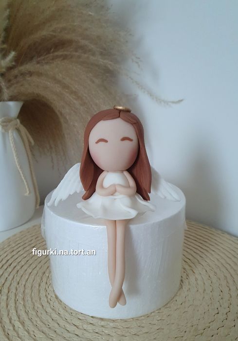 Figurka z masy cukrowej na tort