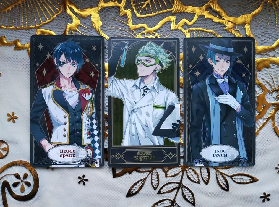 Мерч «Twisted Wonderland» (див. усі фото) | значки, брелоки та інше