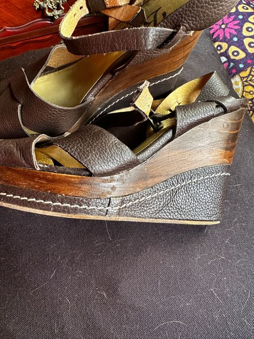 Sandálias Castanhas de cunha 35