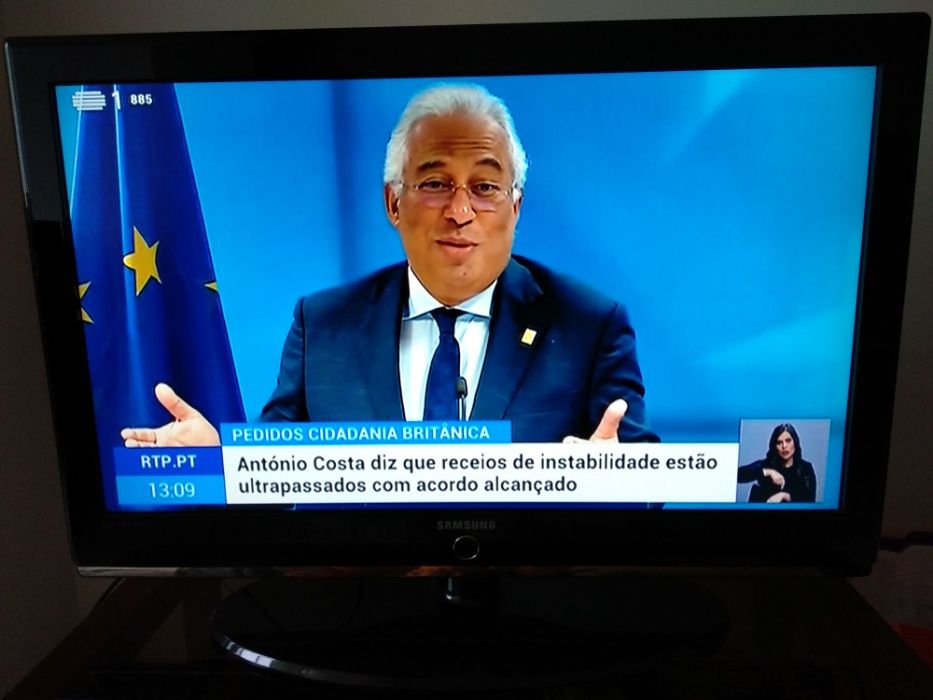 Televisão Samsung LCD 37'' - Para arranjo ou peças