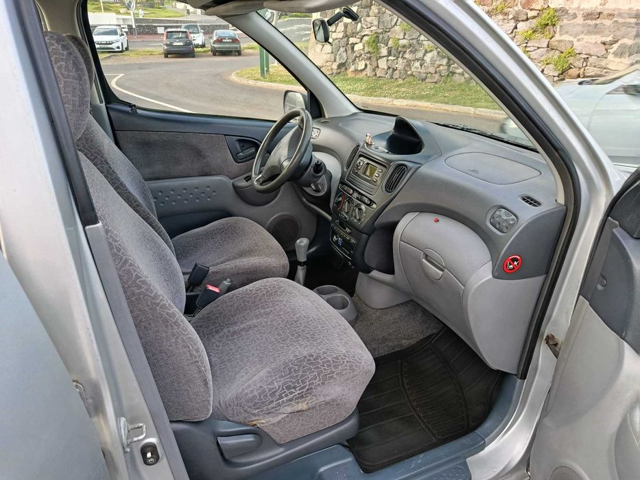 Vendo Toyota Yaris Verso 1.3 a gasolina de 1999