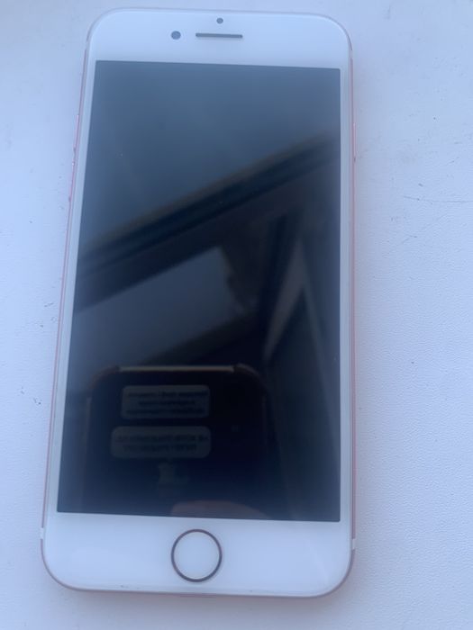 iPhone 7.Рожевий